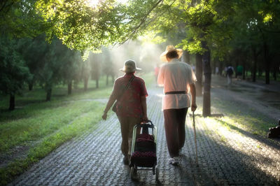 78岁老人欲与保姆再婚，大房子的智慧处理之道